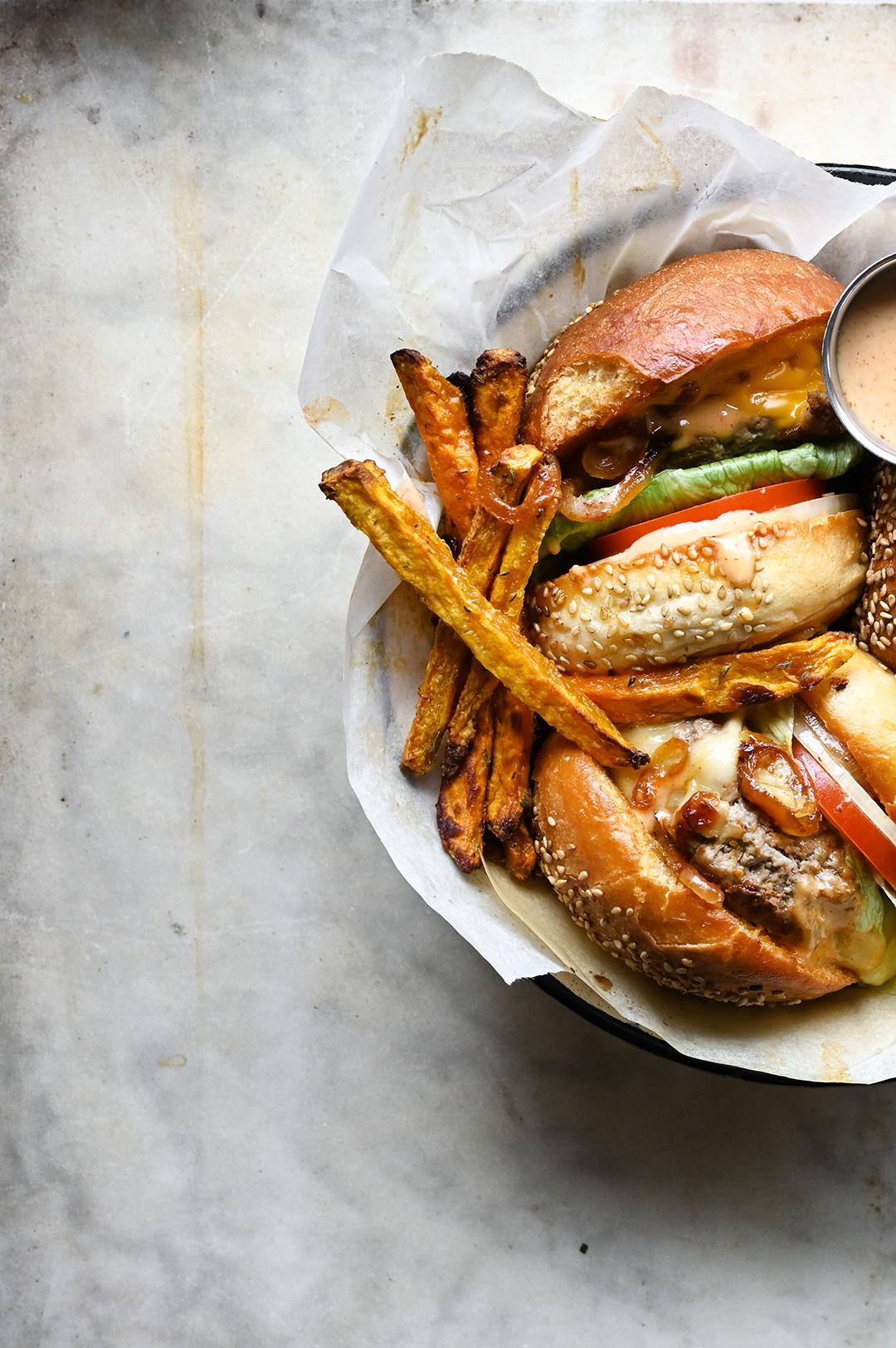 cheeseburger with jalapeño sauce