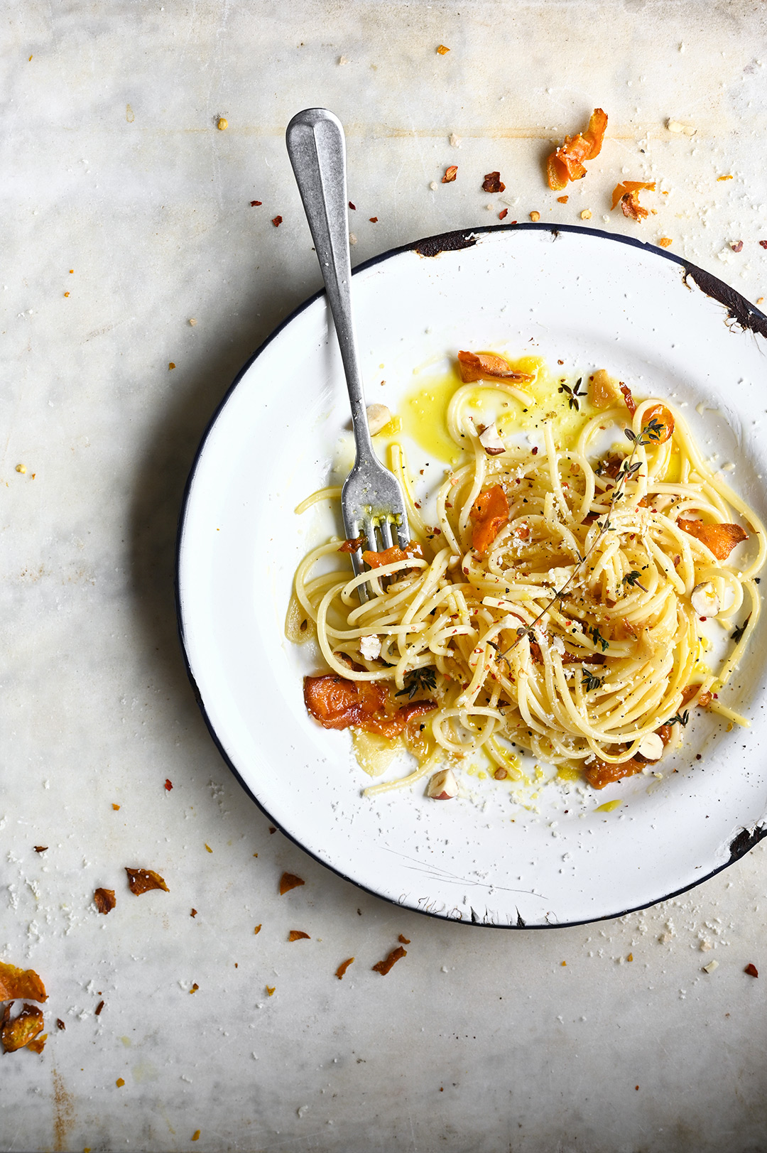 Spaghetti met beurre noisette en knapperige zoete aardappel