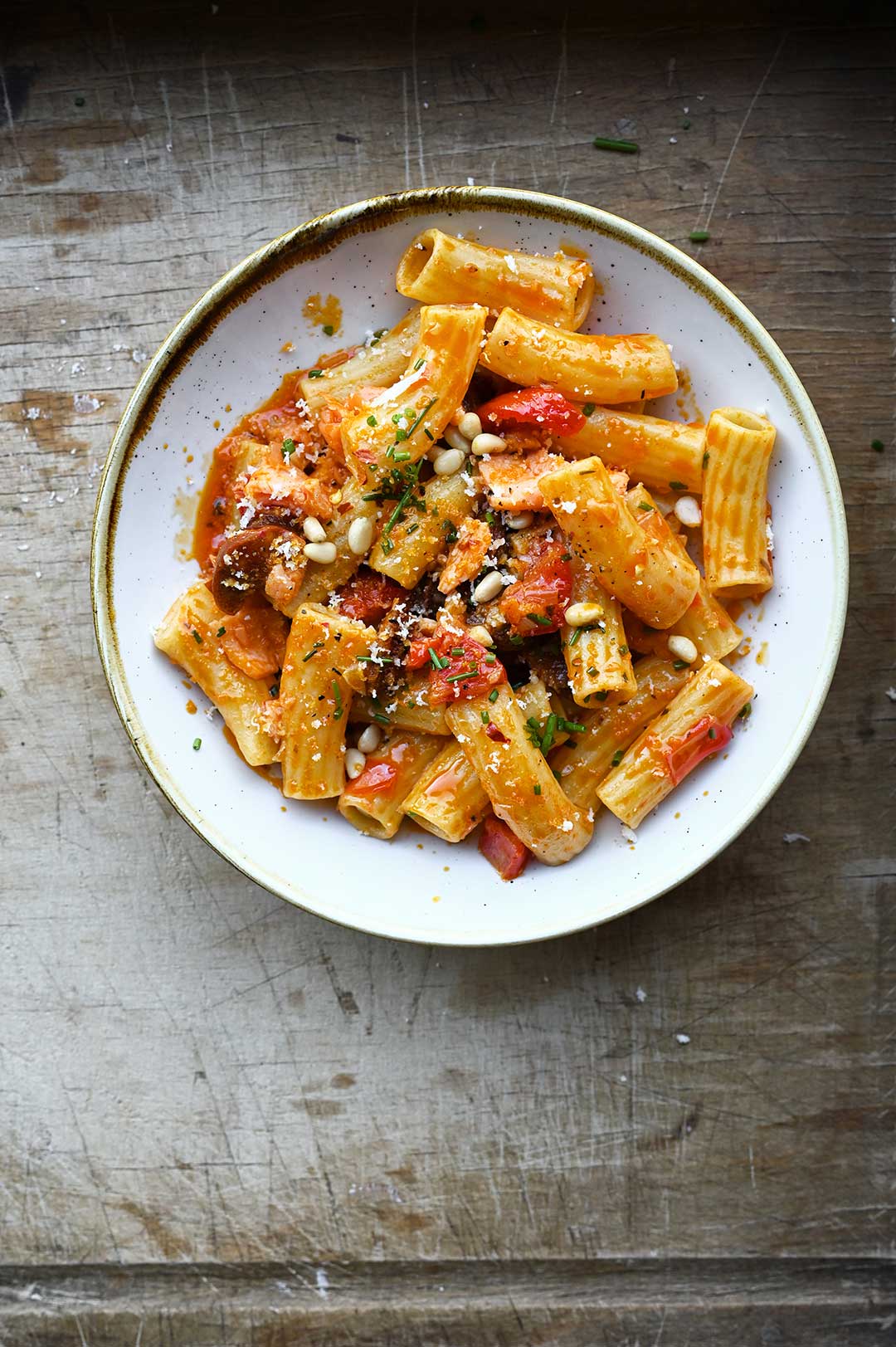 Pasta met gerookte zalm en chorizo