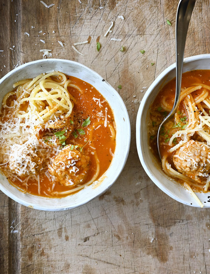 Tomatensoep met gehaktballetjes en spaghetti