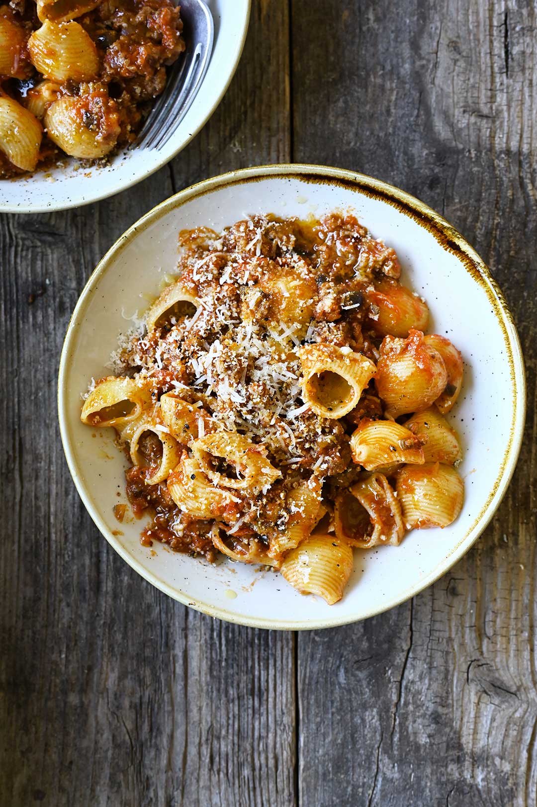 Cheesy eggplant-beef bolognese pasta bake