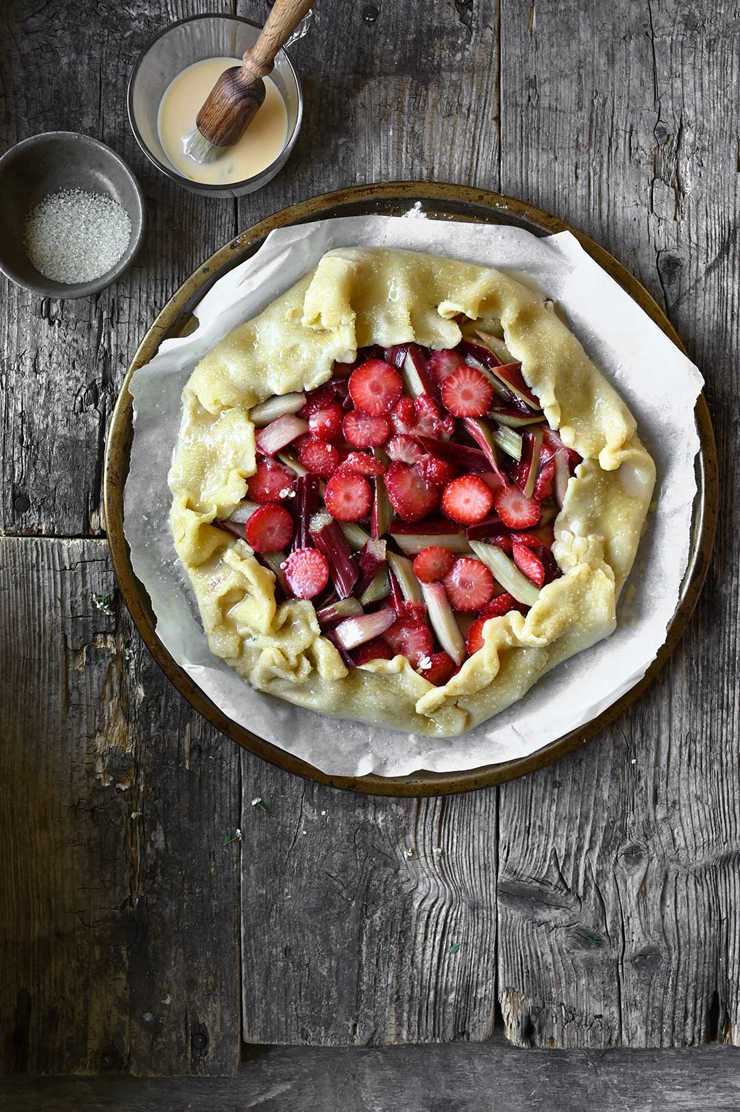 Rabarber en aardbeien-galette