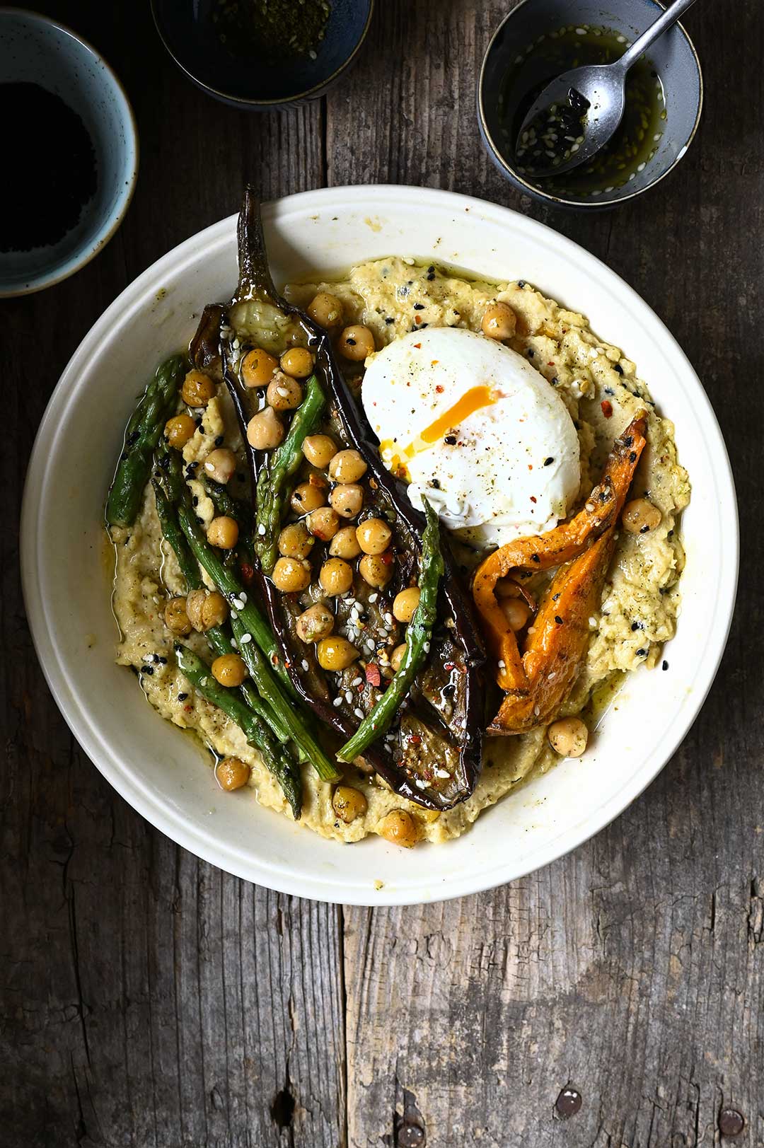 Hummus bowl with roasted vegetables & za'atar oil 