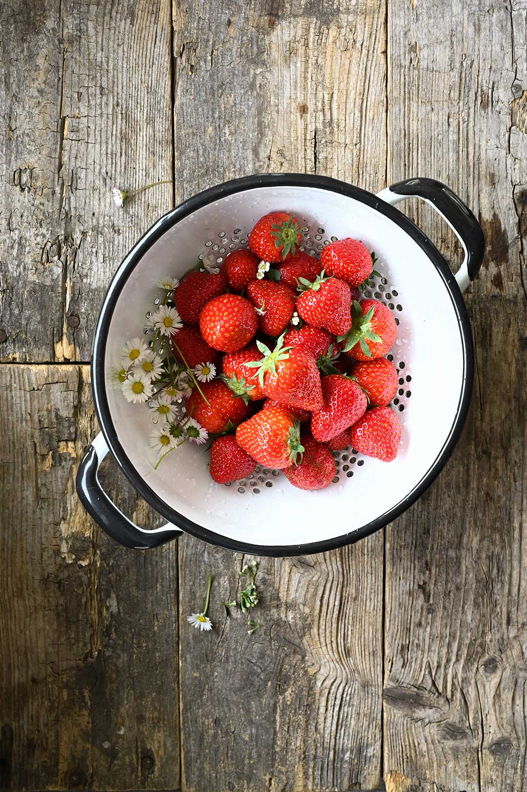 Yoghurtcake met aardbeien en amandelen