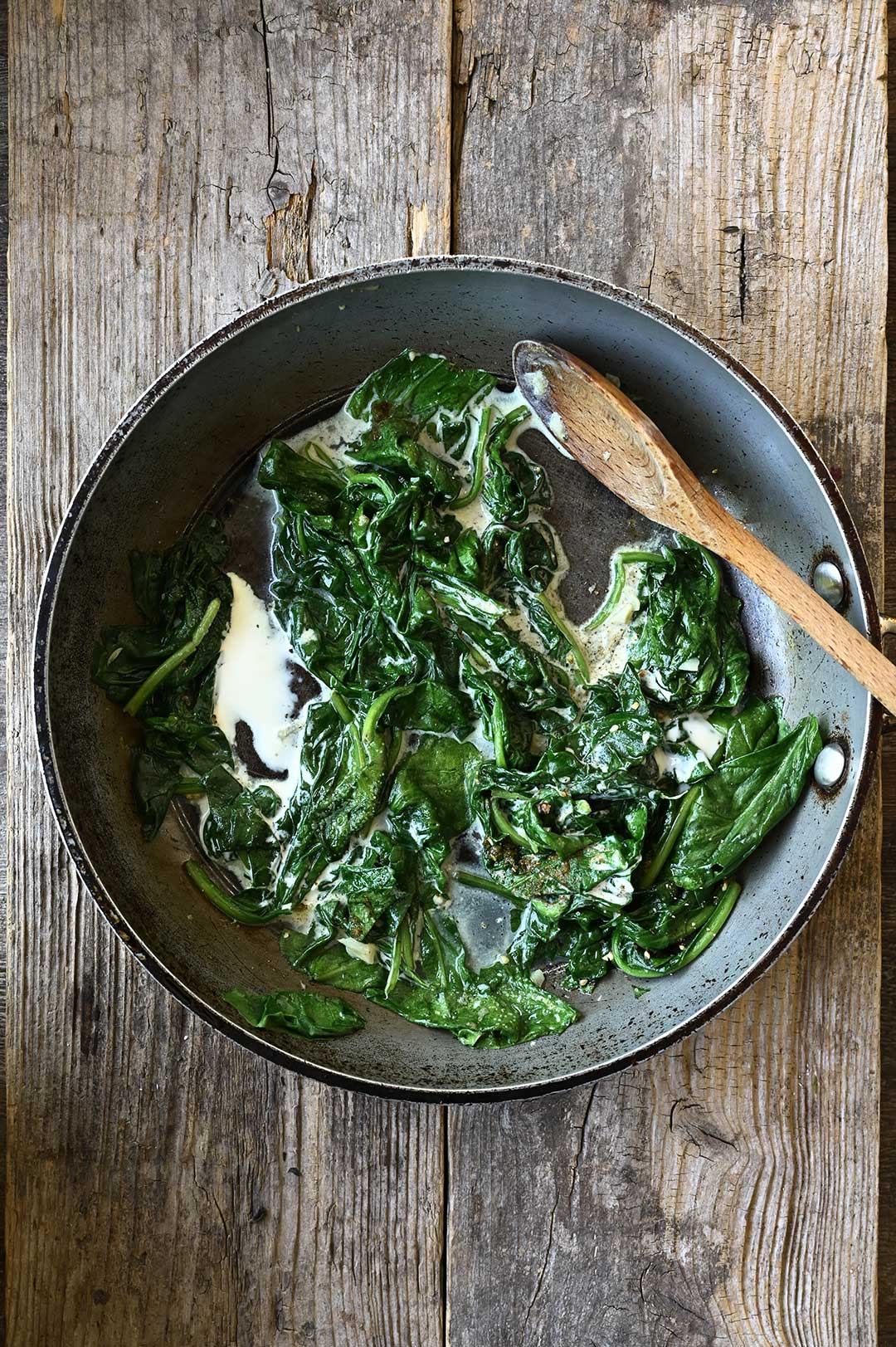 Baked za'atar egg buns with spinach and feta