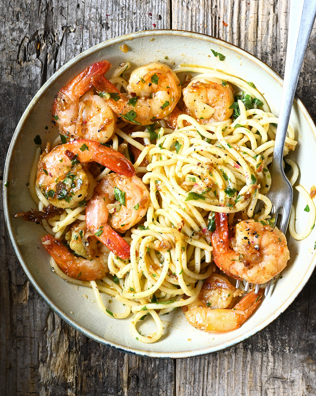 Spaghetti met scampi, look en beurre noisette - Serving dumplings