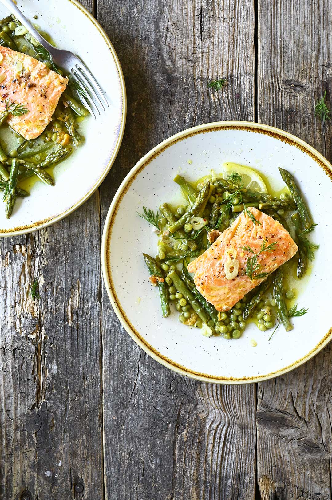 One Skillet Lemon Garlic Salmon with Asparagus