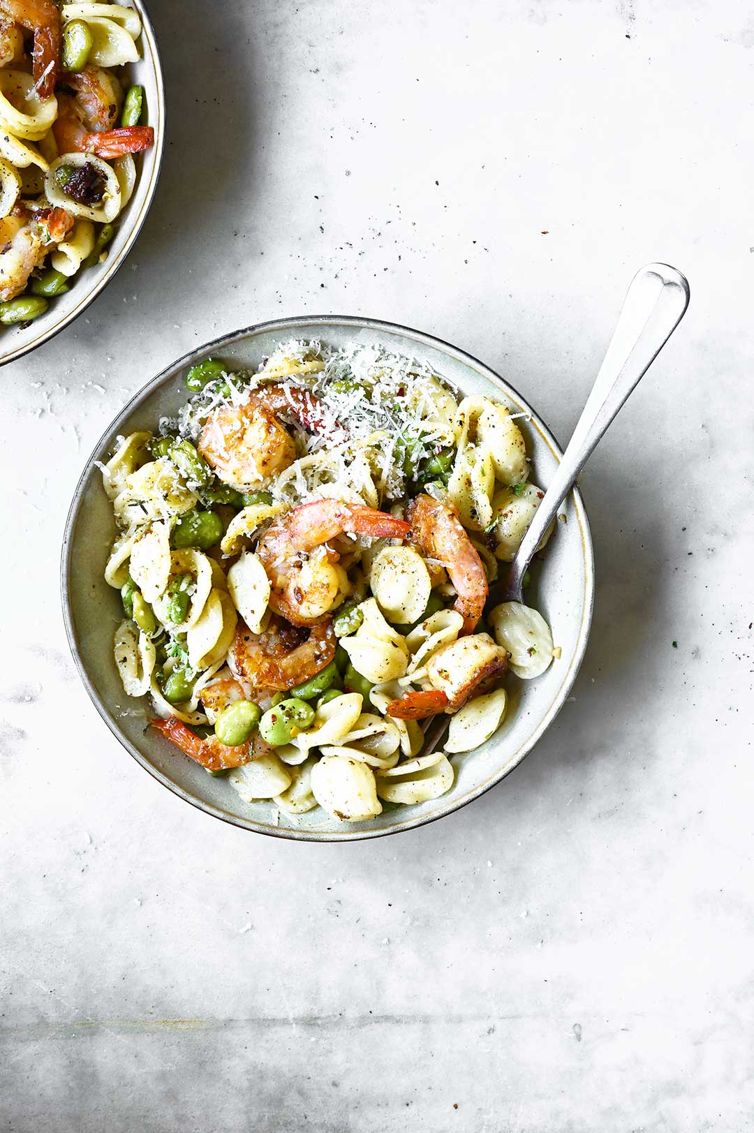 Pasta met scampi en tuinbonen