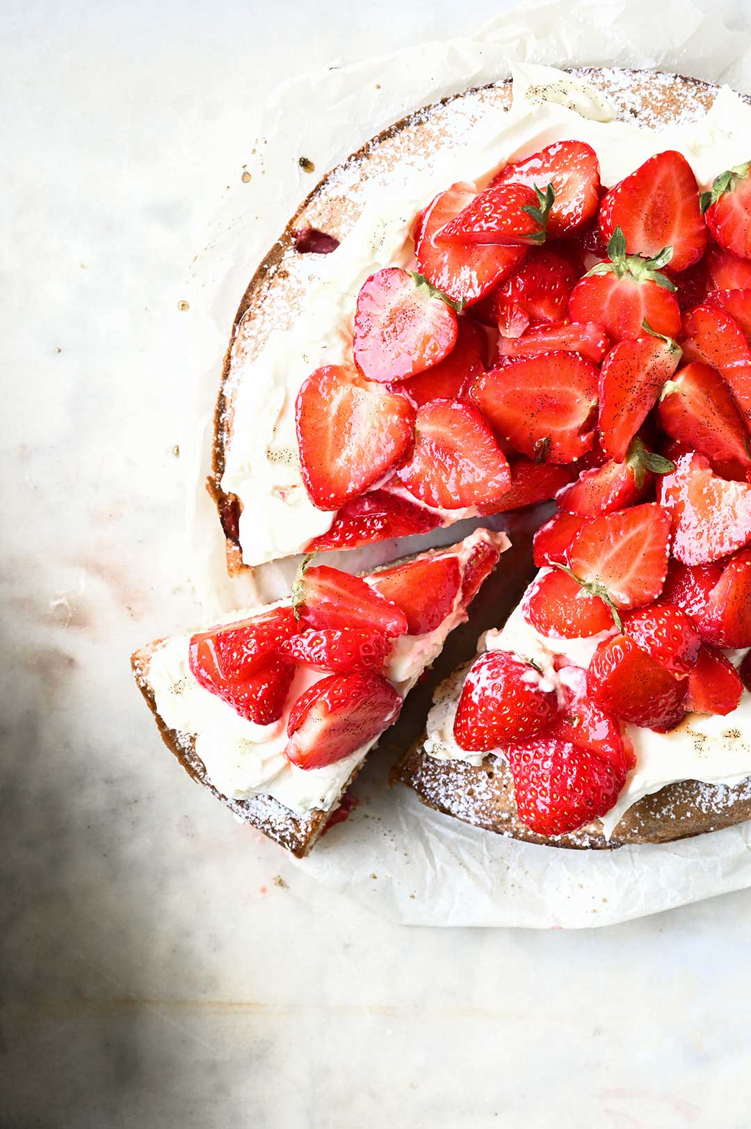 Strawberry cake with mascarpone whipped cream