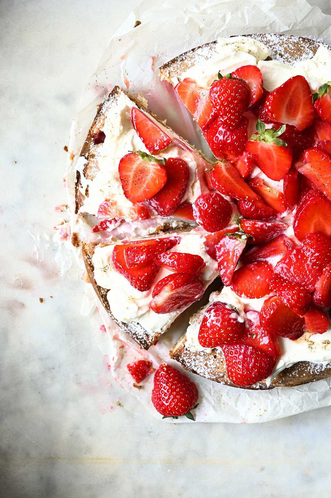 Strawberry cake with mascarpone whipped cream