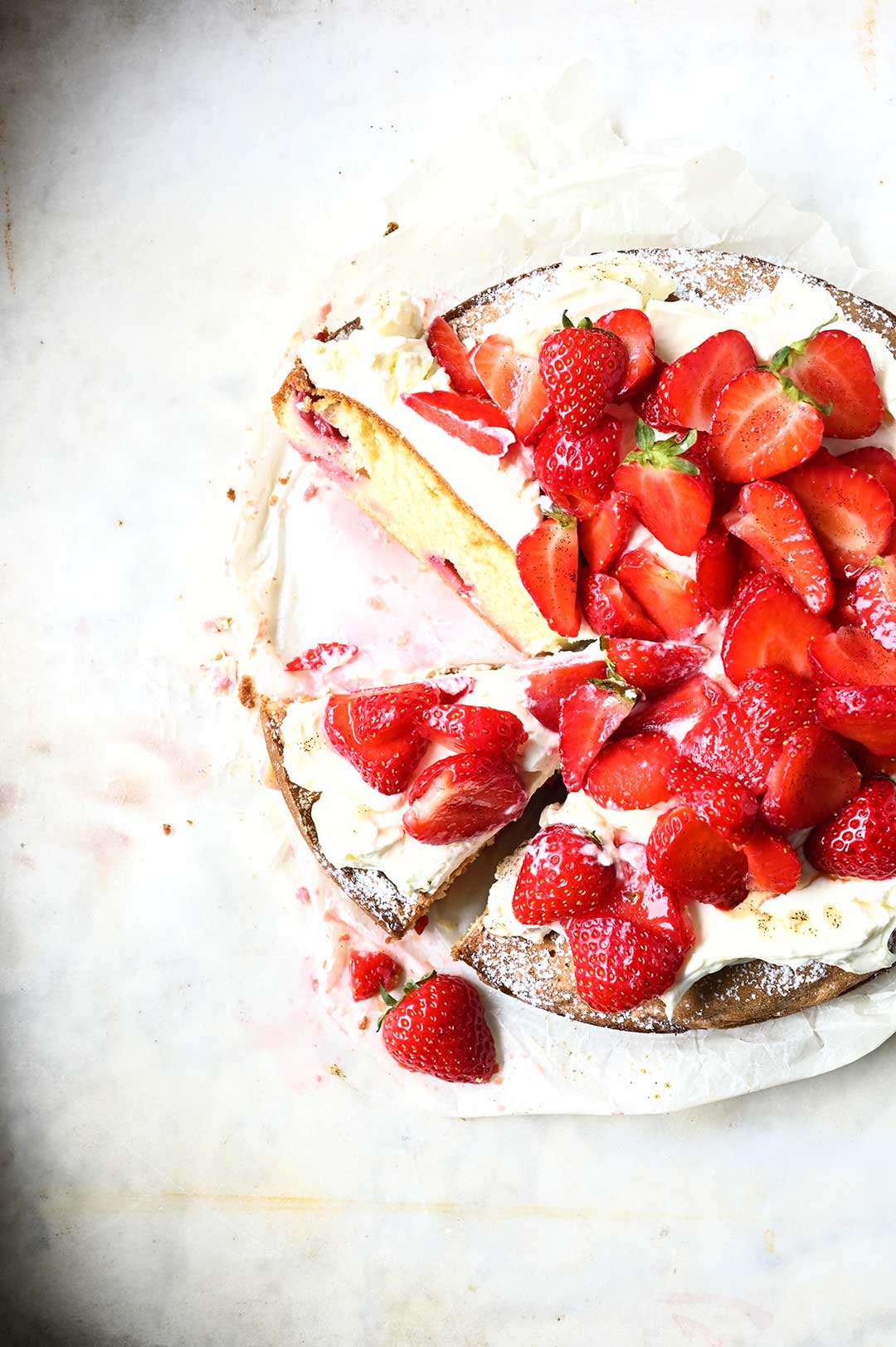 Strawberry cake with mascarpone whipped cream