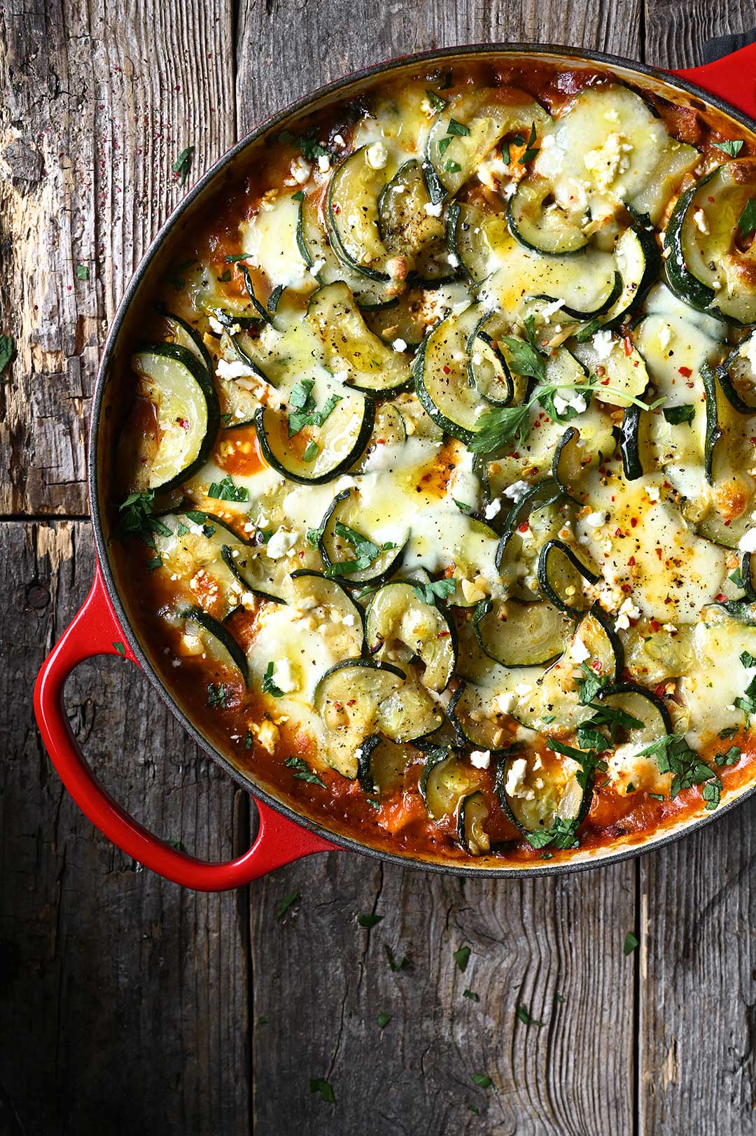 Eenpansgerecht met orzo, aubergine en courgette 