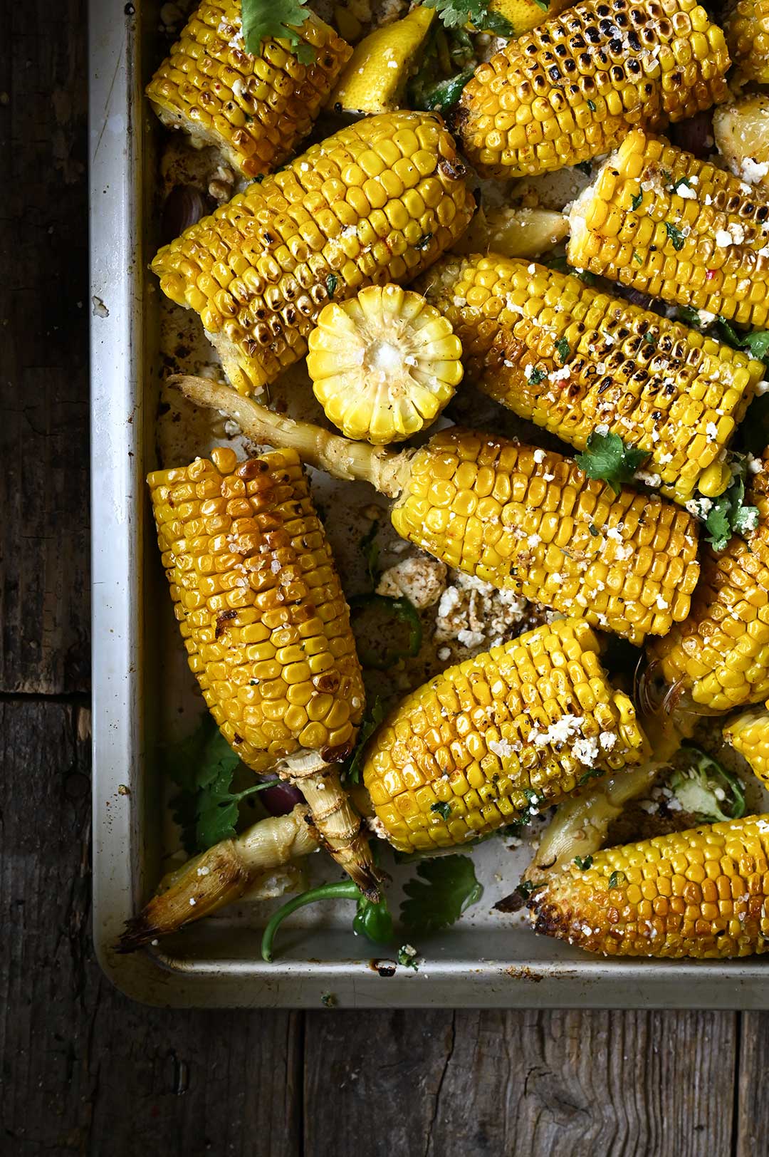 Geroosterde maïs met knoflookboter en feta