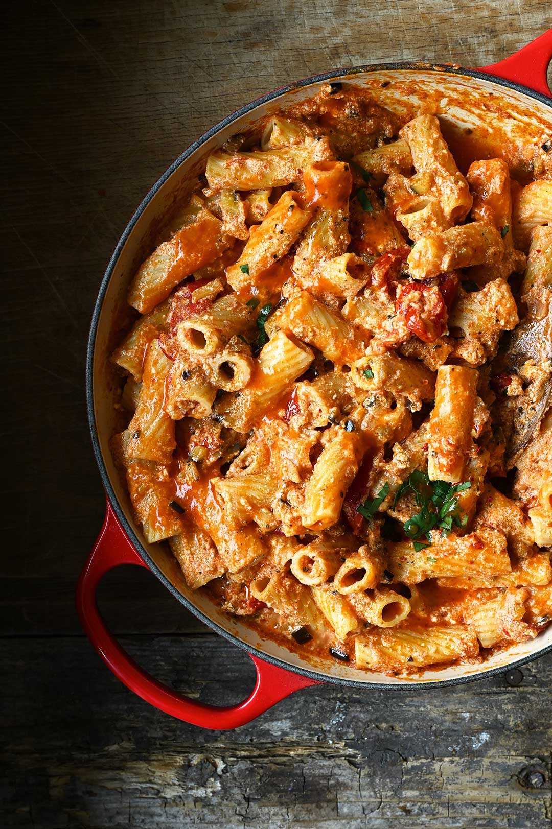 Pasta met aubergine, zongedroogde tomaten en ricotta