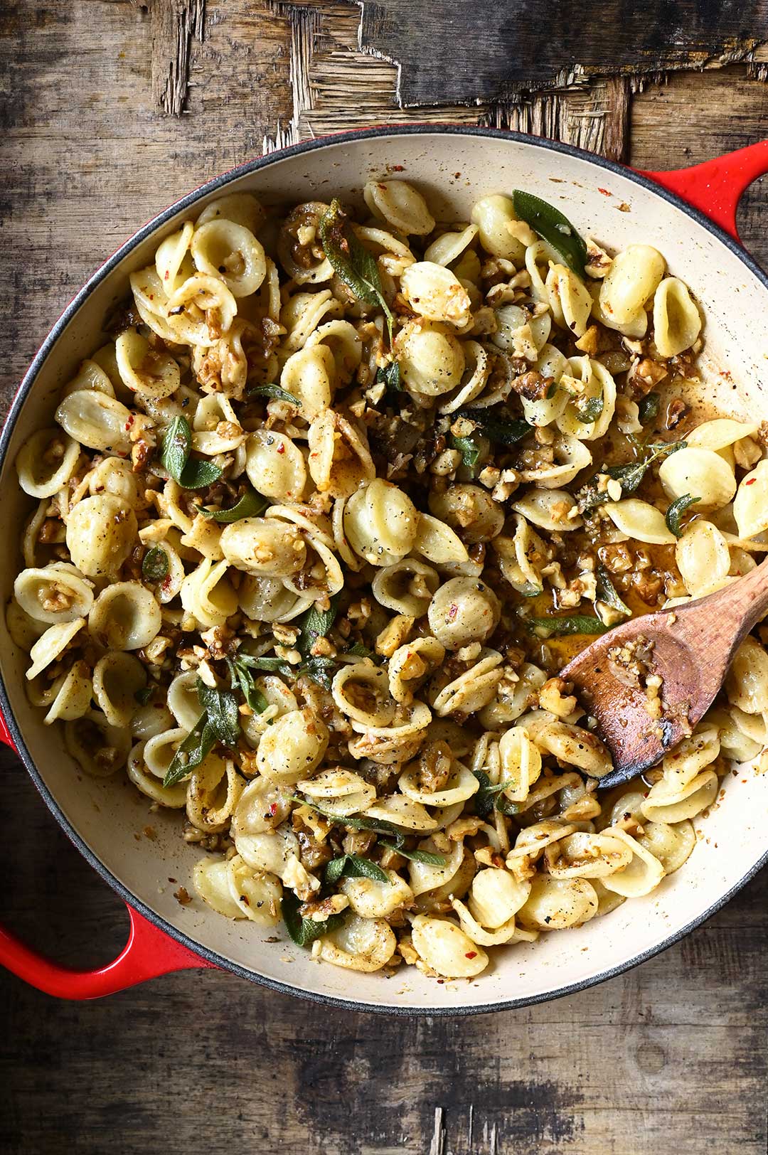 Orecchiette met beurre noisette, walnoten en salie