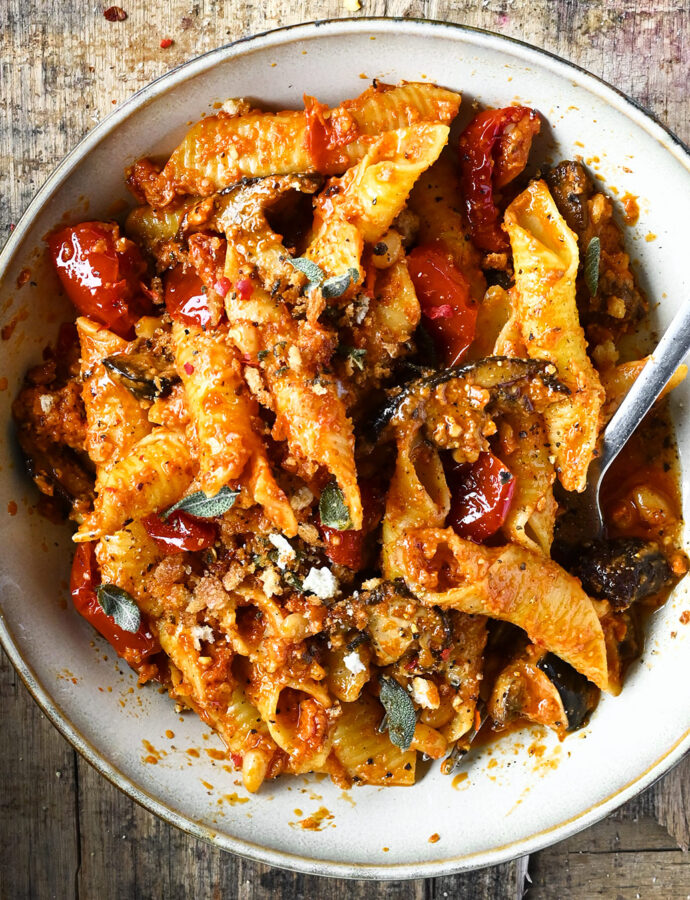 Red Pesto Pasta with Mushrooms and Sun-dried Tomatoes