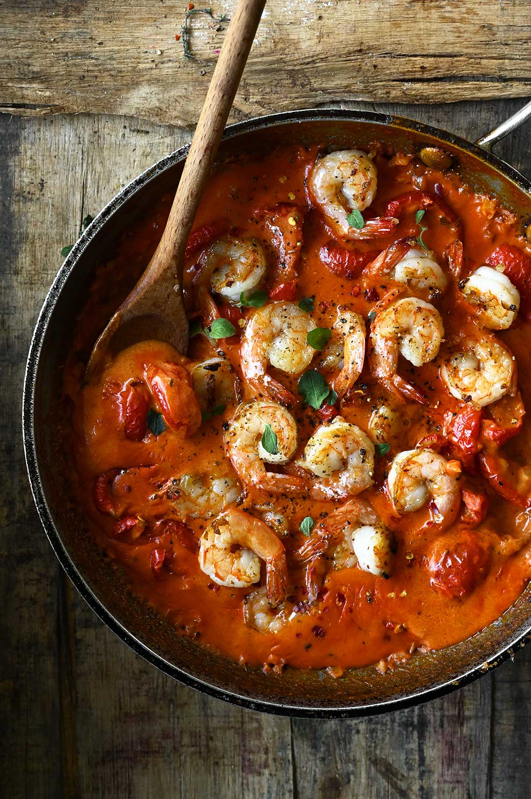 Scampi in pittige tomatenroomsaus met pasta