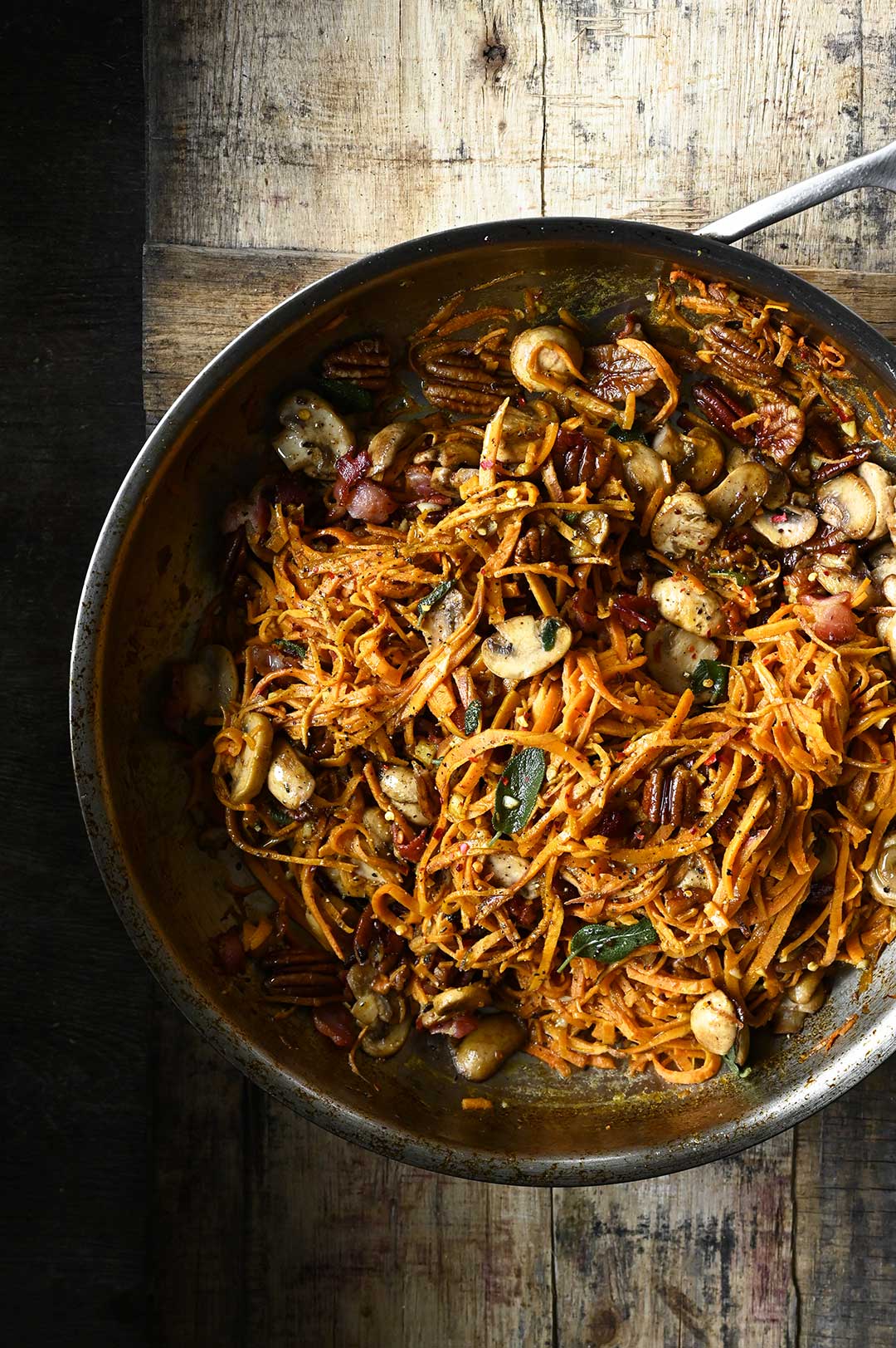 Zoete aardappelpasta met champignons en spekjes