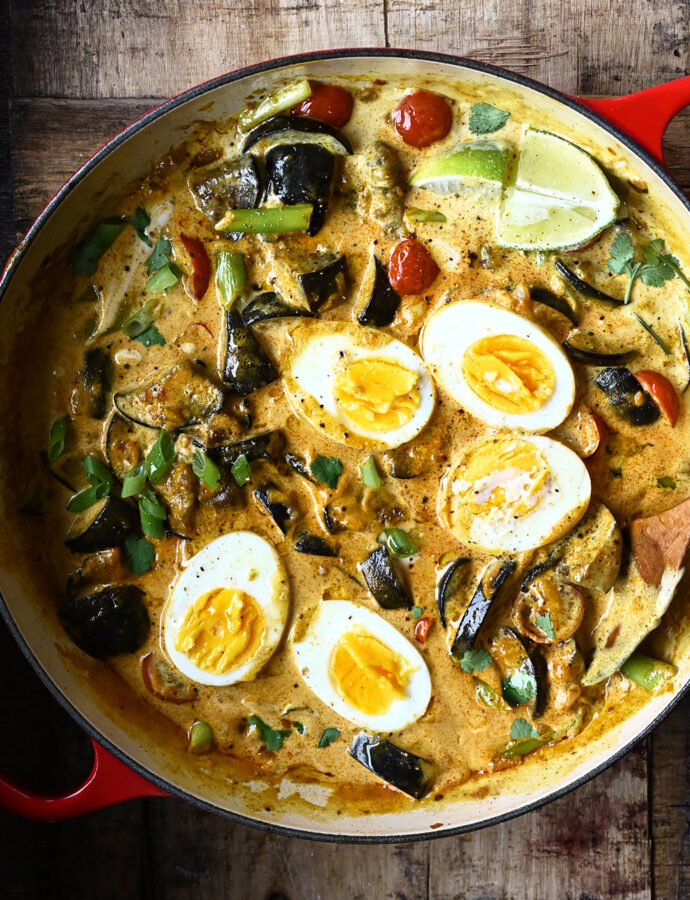 Curry met eieren en aubergine