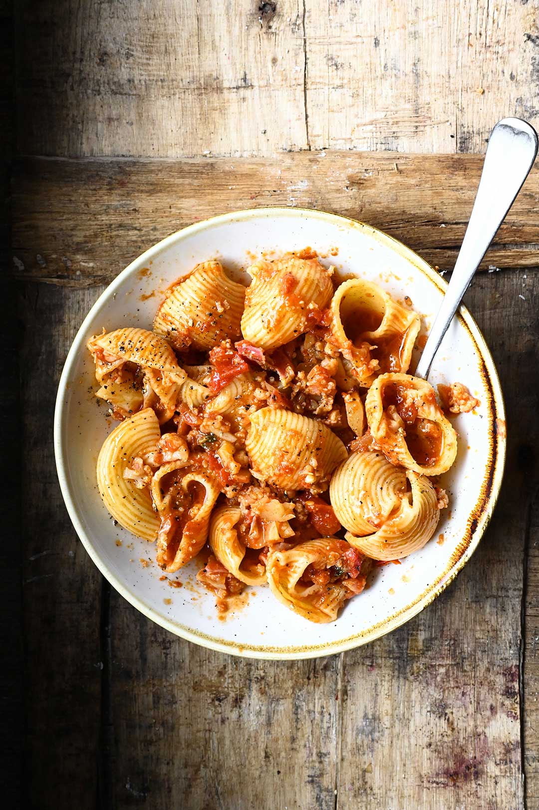 Pasta bolognese met bloemkool en pancetta