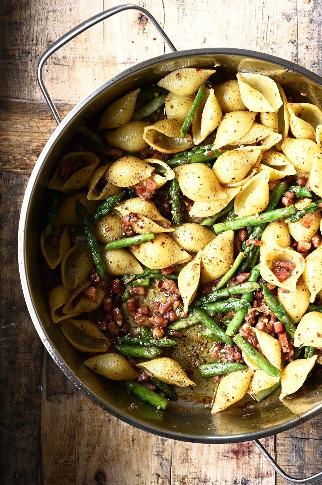 Pasta met asperges, spek en beurre noisette