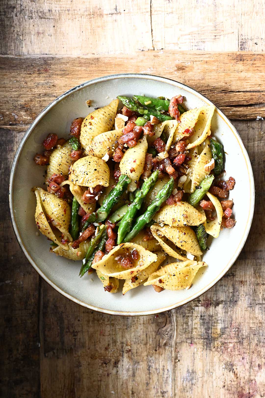 Pasta met asperges, spek en beurre noisette