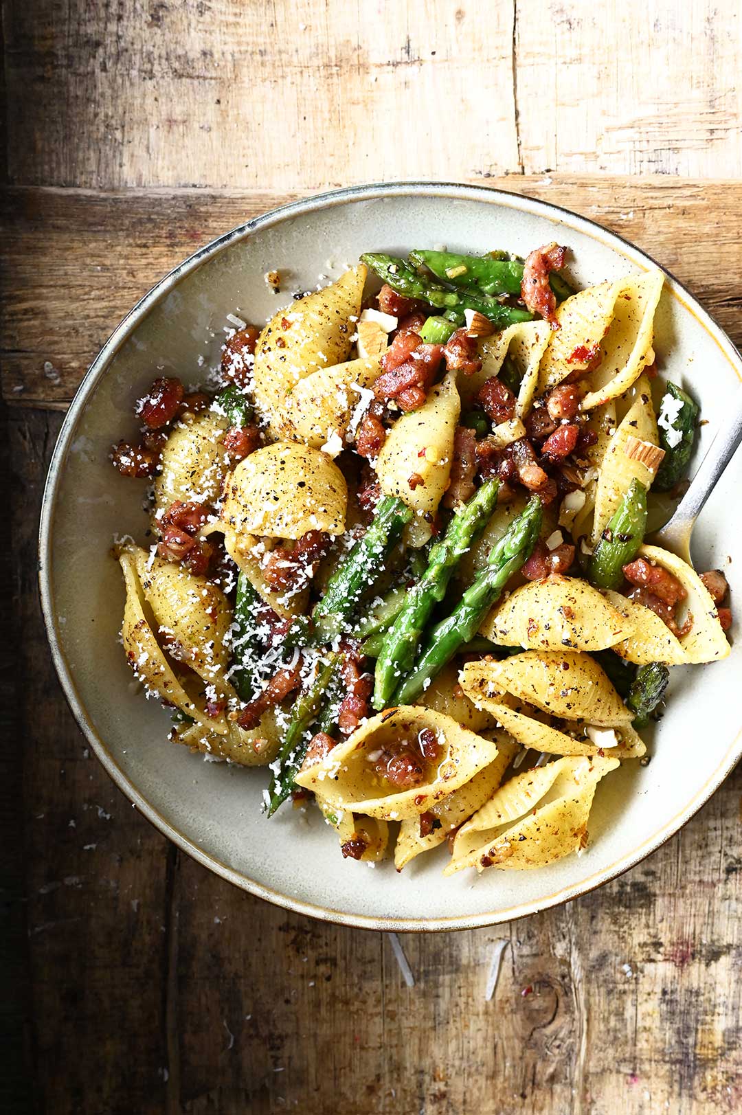 Pasta met asperges, spek en beurre noisette