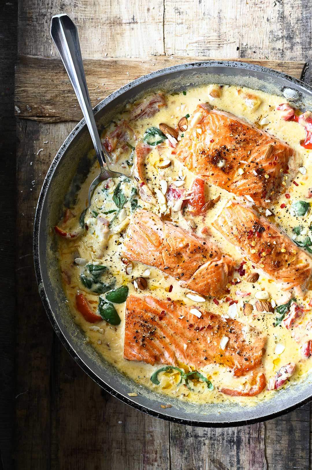 Pan Seared Salmon in Garlic Mascarpone Sauce