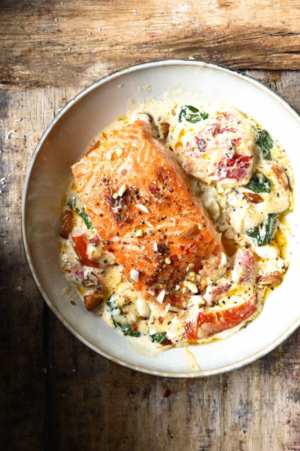 Pan Seared Salmon in Garlic Mascarpone Sauce