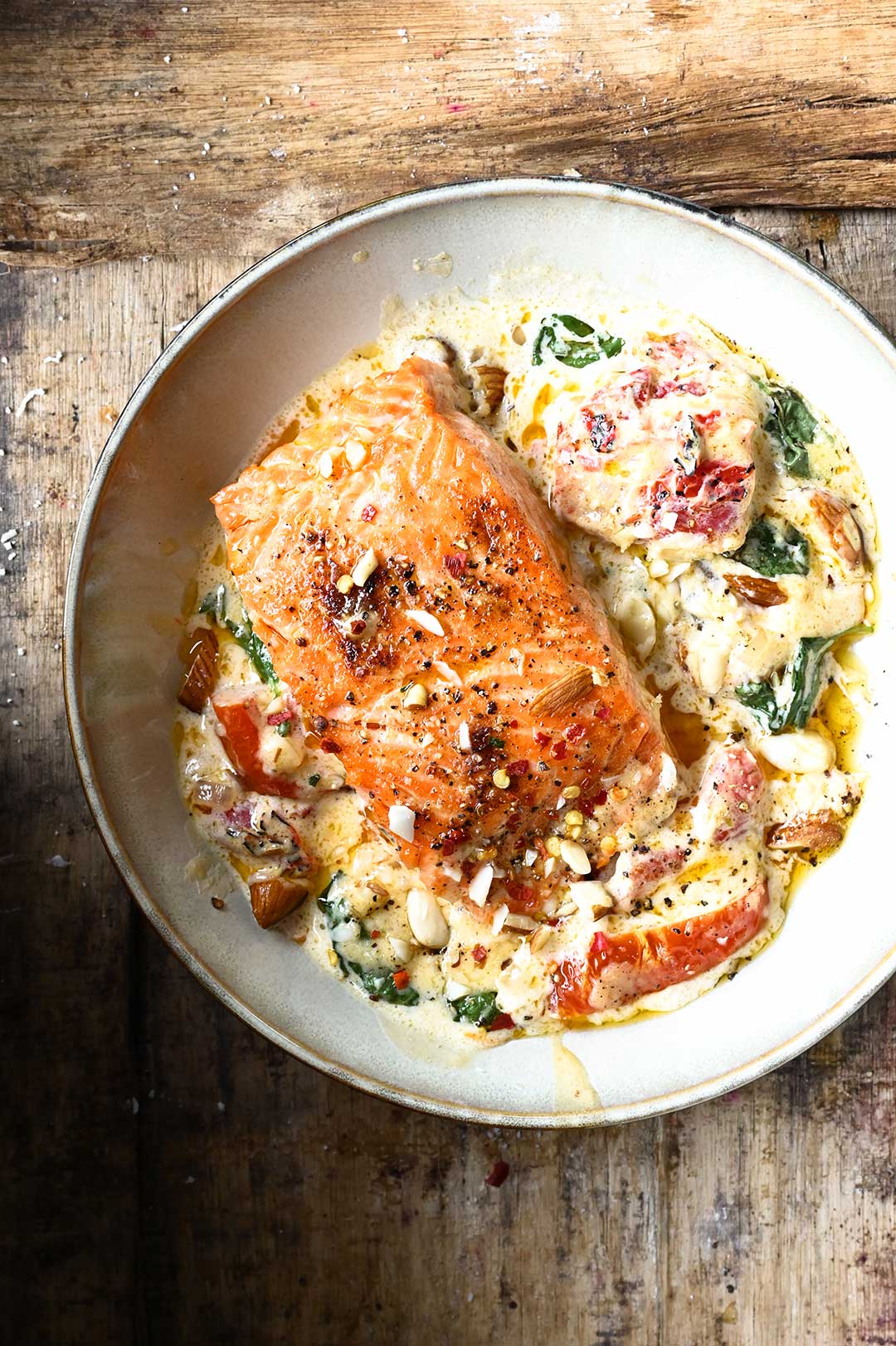 Pan Seared Salmon in Garlic Mascarpone Sauce