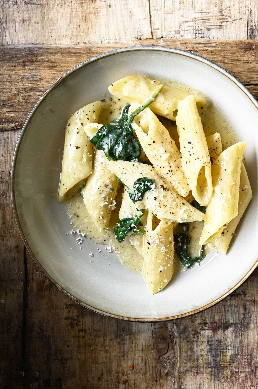 Pasta met Parmezaanse kaas en spinazie