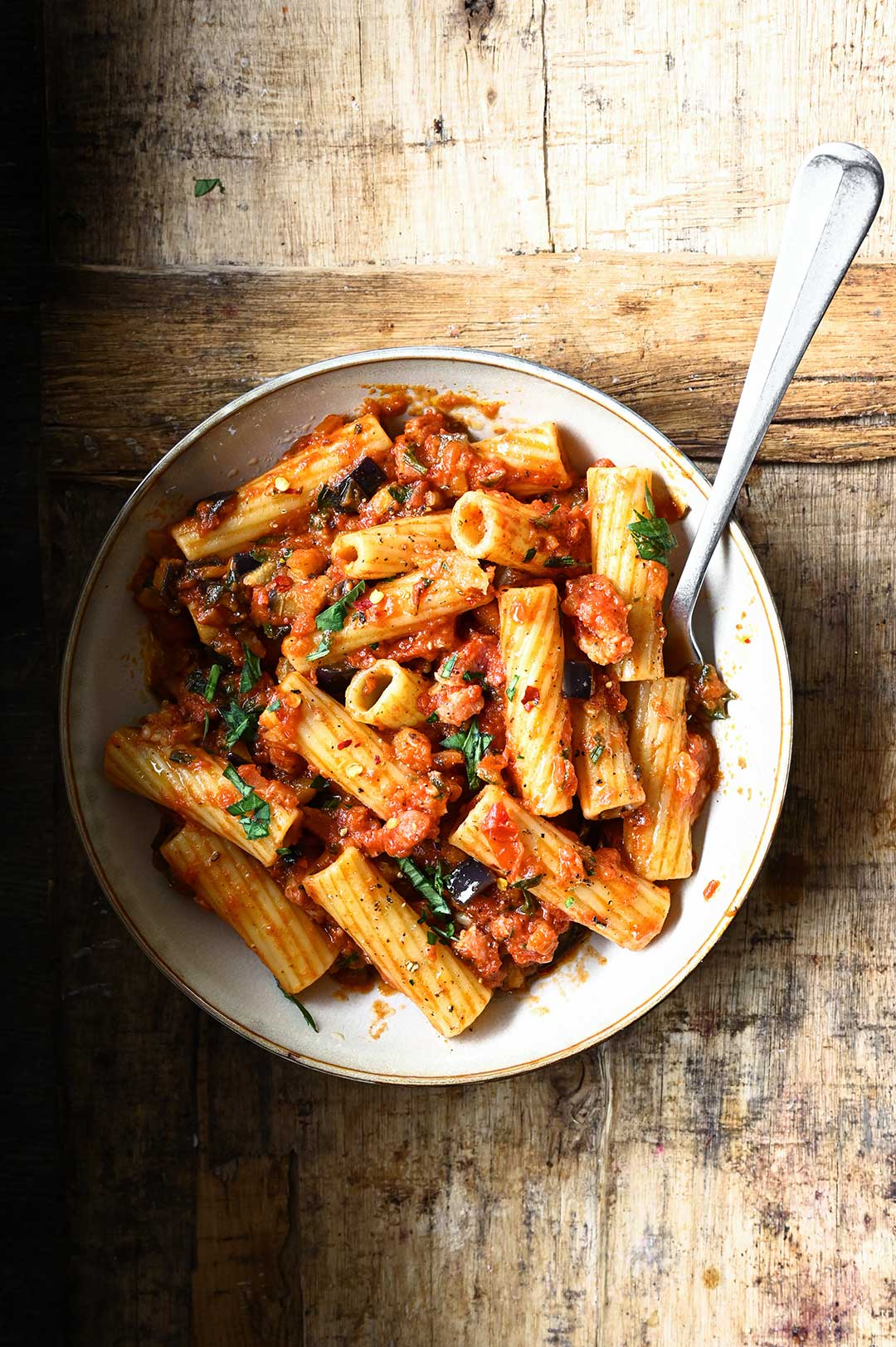 Pasta met aubergine en spekjes