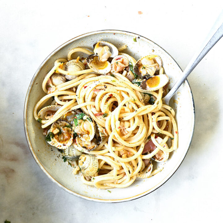 spaghetti with clams and pancetta