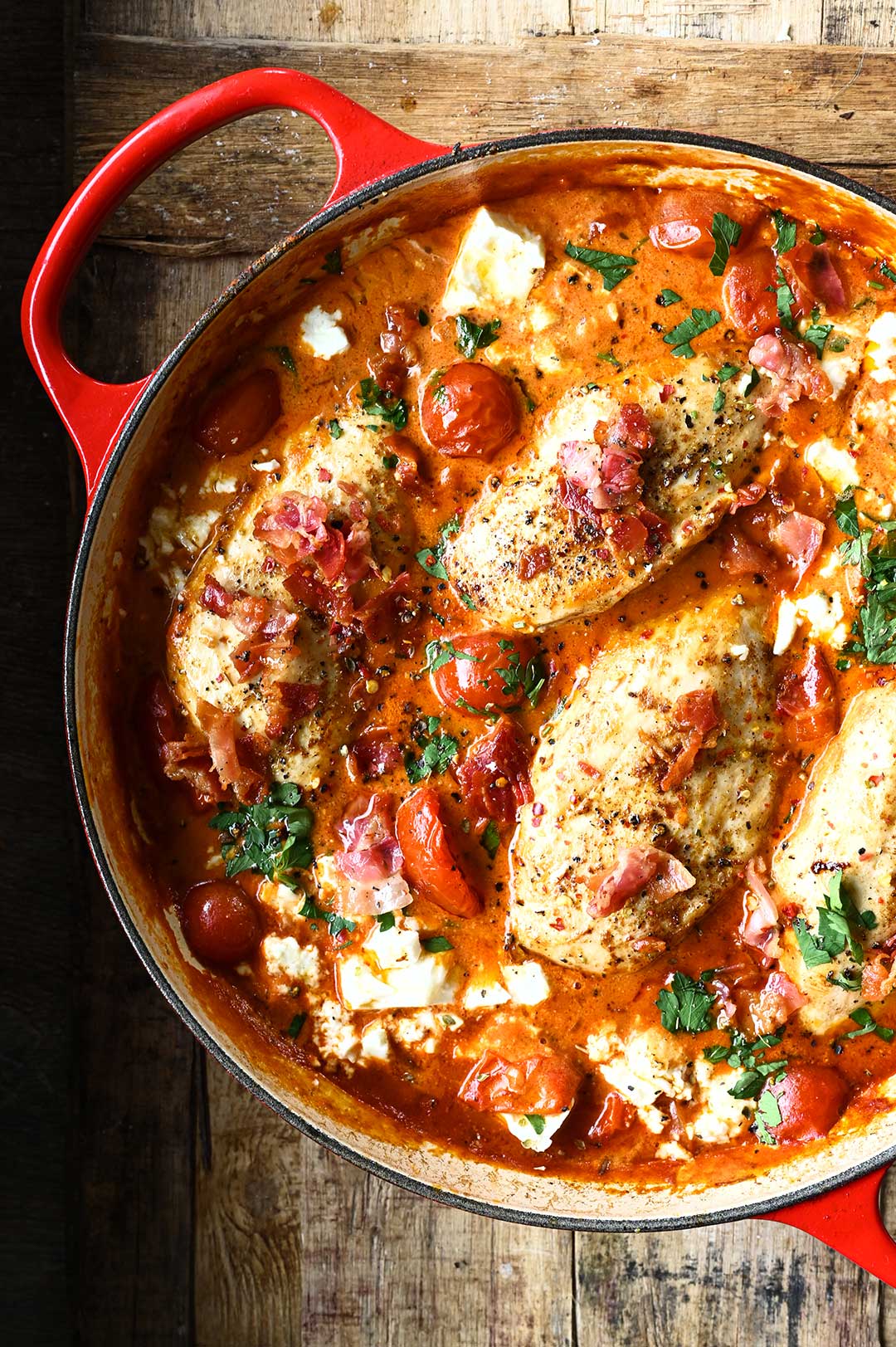 Kipfilet in romige tomatensaus met feta