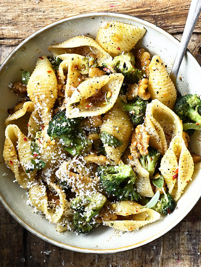 Brown Butter Broccoli and Walnut Pasta