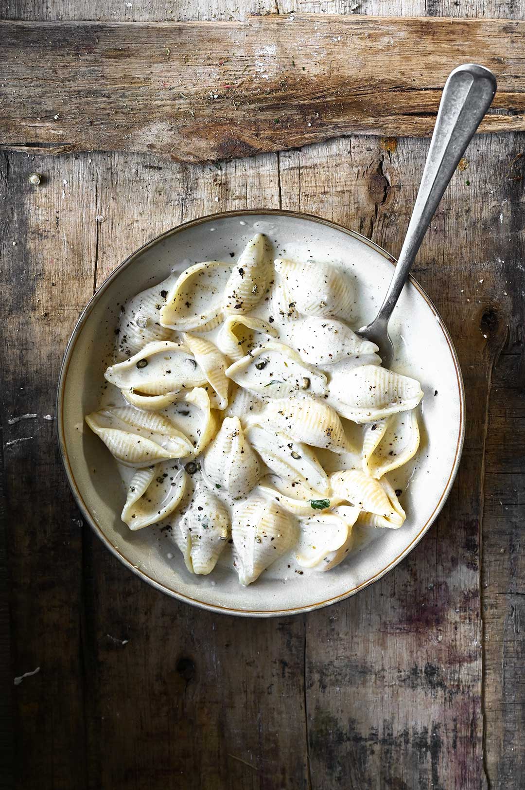 Pasta met kip in romige zwarte pepersaus