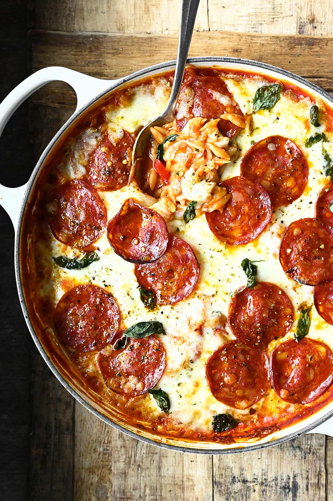 https://www.servingdumplings.com/wp-content/uploads/2022/01/one-pot-pepperoni-pizza-orzo-1-5a9704cb.jpg