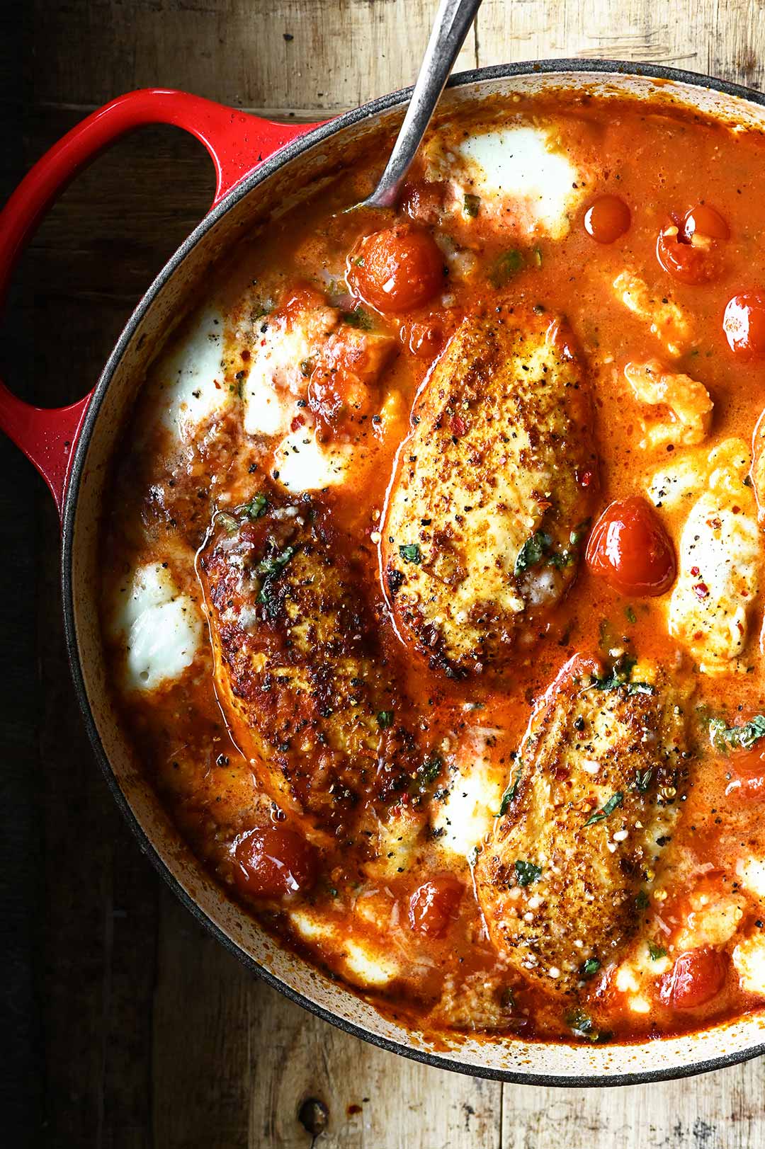 Kurczak w pomidorach z mozzarellą