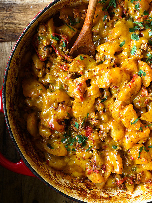 Cheesy One Pot Beef and Potatoes