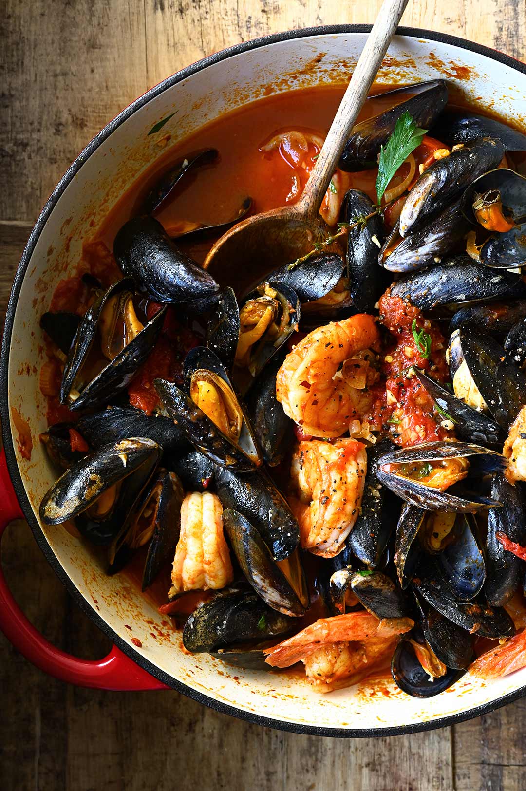 mussels and shrimp in garlic tomato sauce