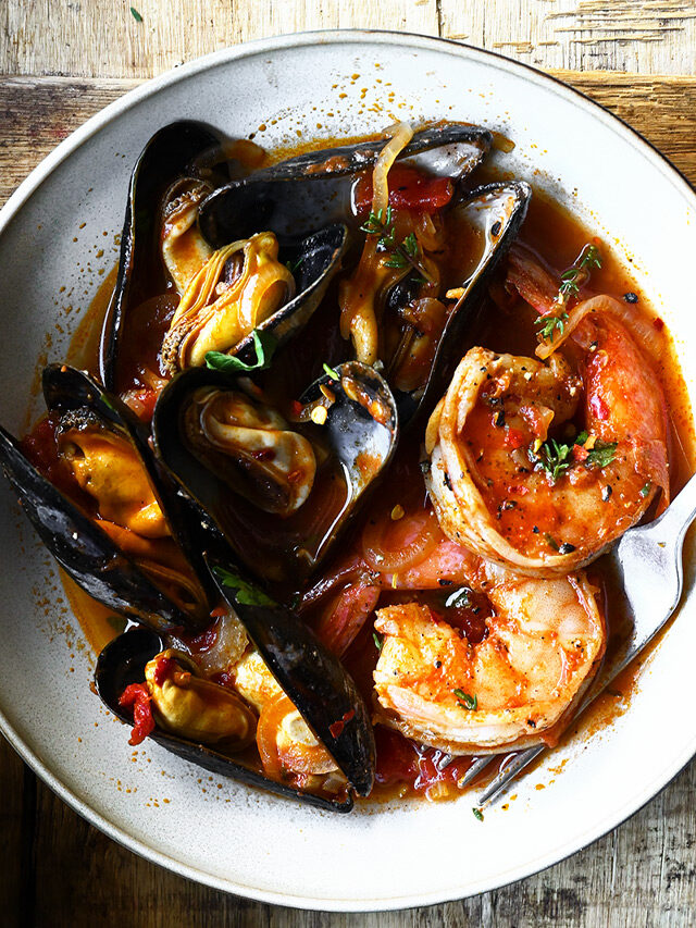 Mussels and Shrimp in Garlic Tomato Sauce
