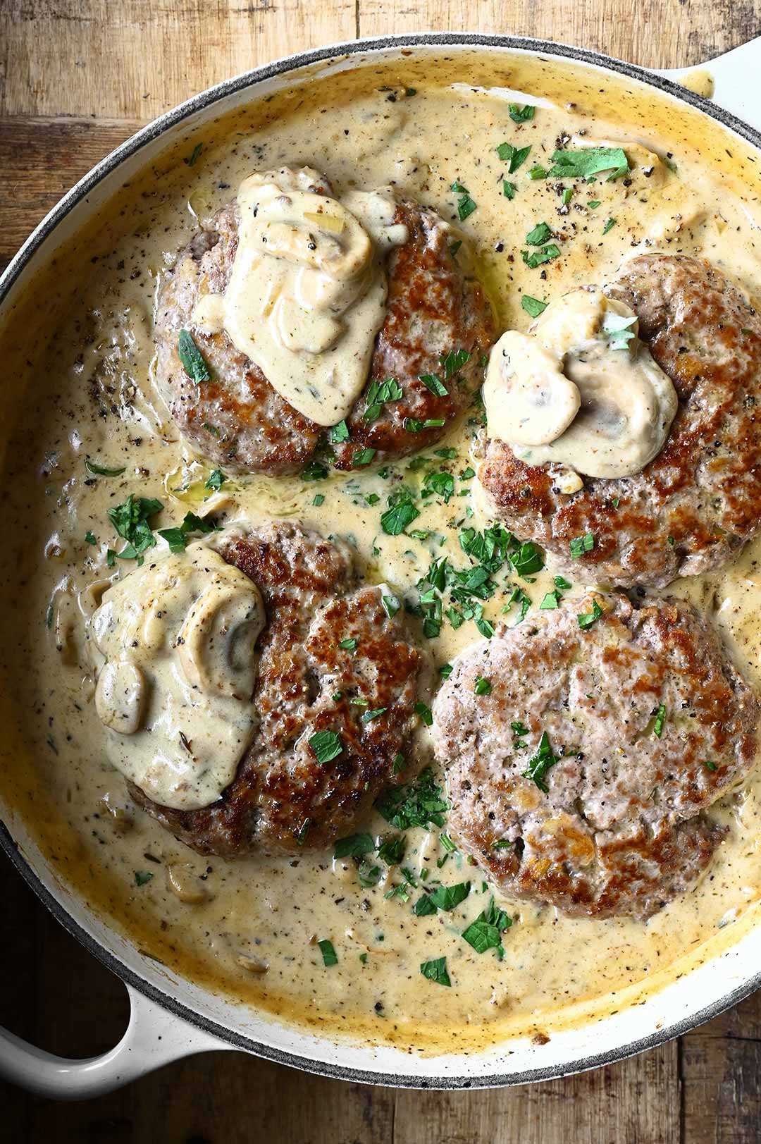 Hamburger steaks met champignonroomsaus