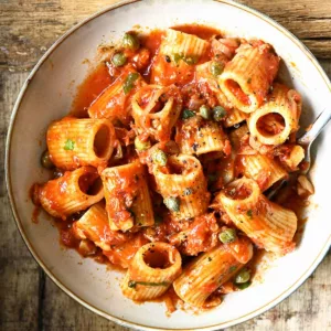 20-minute tuna tomato rigatoni
