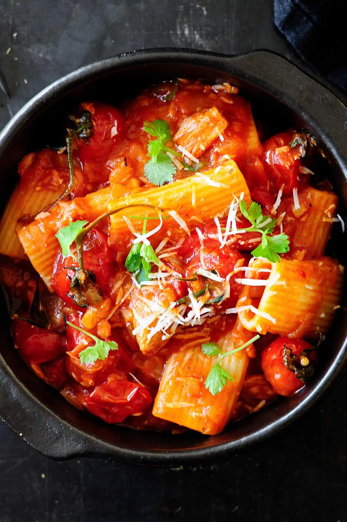 Pasta met geroosterde paprika en tonijn