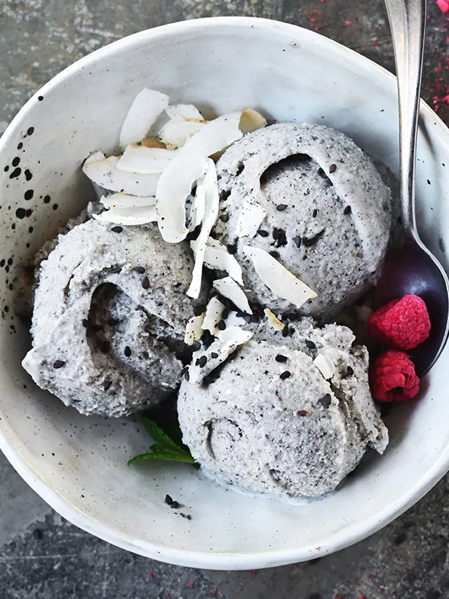 Lody kokosowe z czarnym sezamem