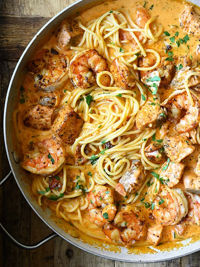 Salmon and Shrimp Alfredo Pasta