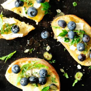 blueberry brie bruschetta