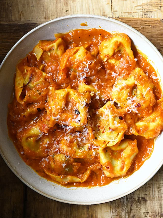 Tortellini with Roasted Pumpkin Sauce