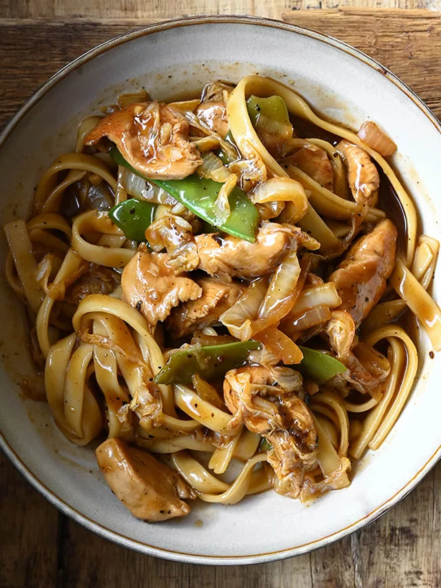 Black Pepper Chicken Noodles